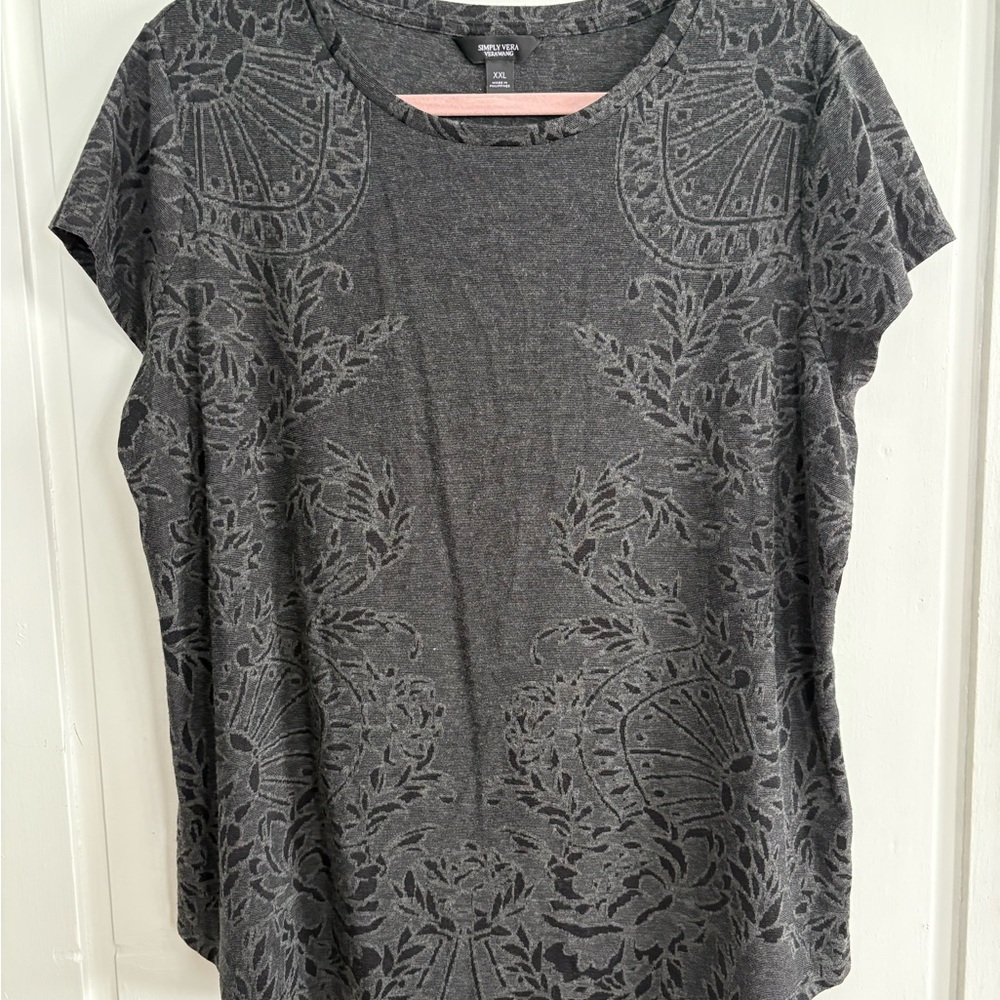 ⭐️$4 when bundled- Simply Vera Vera Wang Gray Relaxed Top